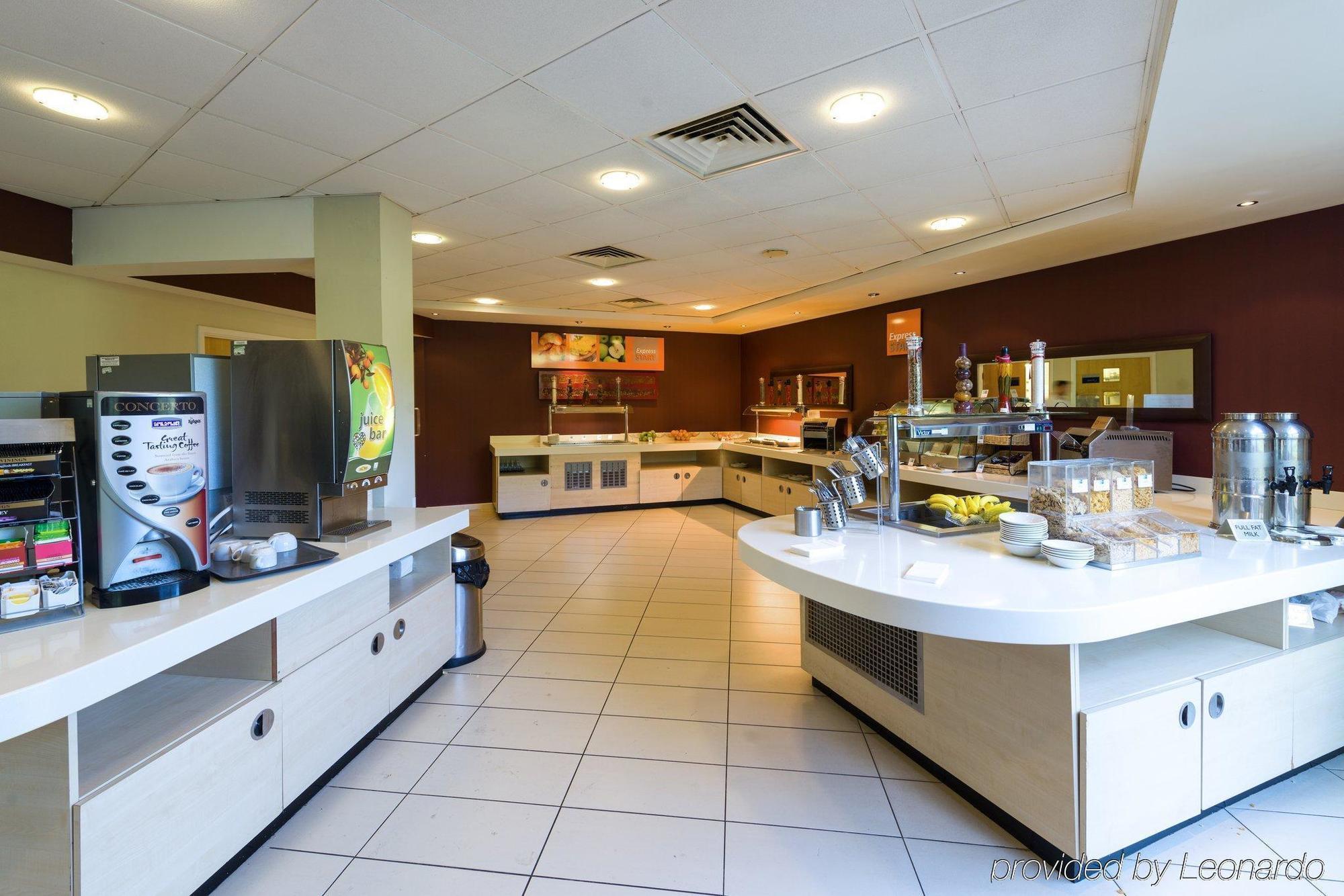 Holiday Inn Express London Stansted Airport, An Ihg Hotel Stansted Mountfitchet Zewnętrze zdjęcie